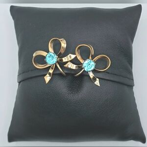 AQUA BLUE, 1/20 12K GOLD FILLED SCREWBACK EARRINGS
